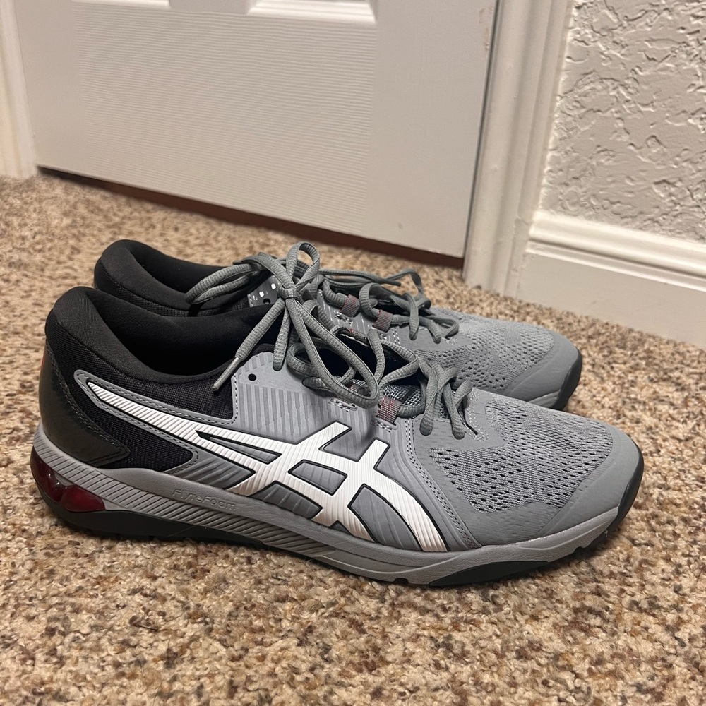 ASICS men’s shoes size 10, like new